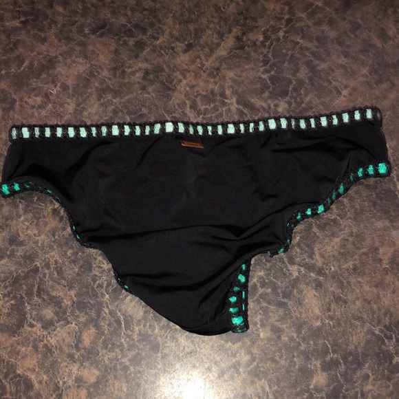 Bathing suits - Picture 6 of 7